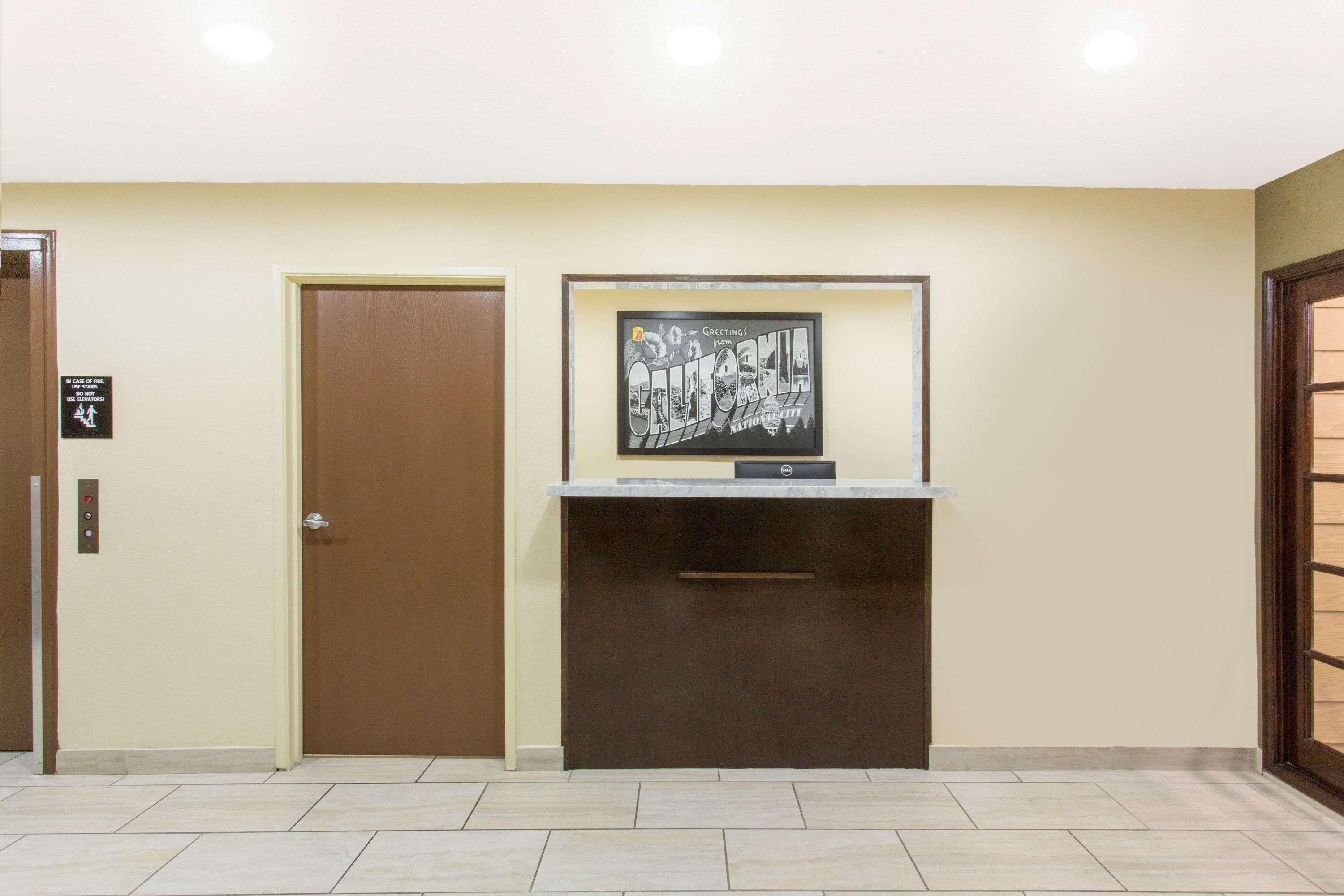 Super 8 By Wyndham National City Chula Vista Екстер'єр фото