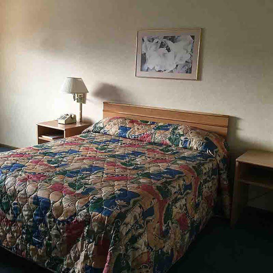 Super 8 By Wyndham National City Chula Vista Екстер'єр фото